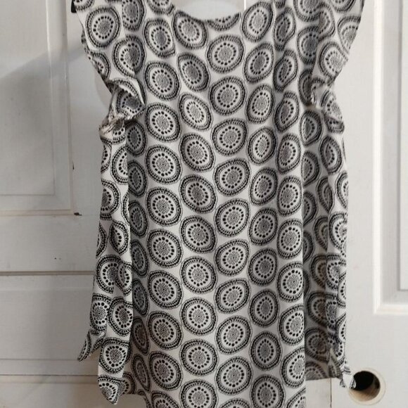 Loft Large Scoop Neck Front Flutter Sleeve Tiered Bottom Black/White Circles - Picture 5 of 10